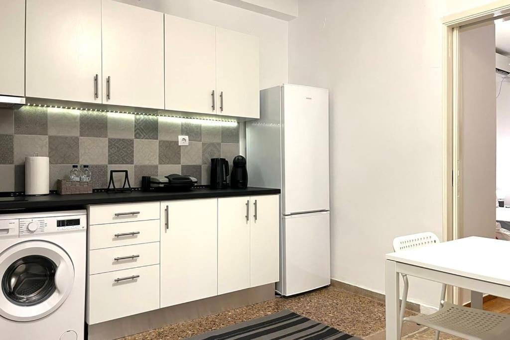 Pame Rentals - Ideal For 2 In Pagrati Atena Exterior foto