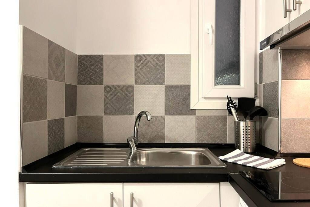 Pame Rentals - Ideal For 2 In Pagrati Atena Exterior foto